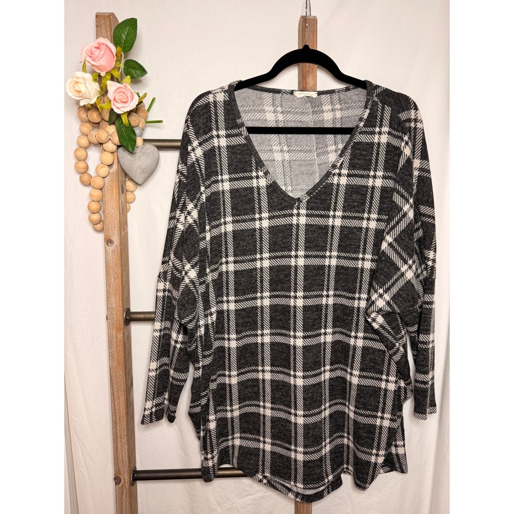 Be Stage Womens 1X Black White Plaid V-Neck Dolman Sleeve Knit Top